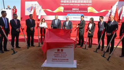 «نيو انرجي جلاس» الصينية تستثمر 300 مليون دولار لإنشاء مصنع زجاج بالسخنة