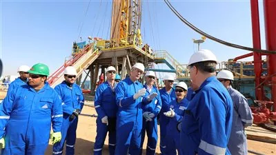 بدء حفر بئر جديد بالبحر الأحمر بمعدل إنتاج 350 برميل بترول يوميًا