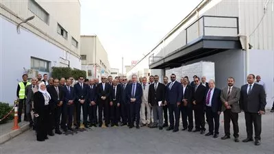 وزير العمل يتابع خطط «ايه بي بي» بمجال التدريب والسلامة والصحة المهنية