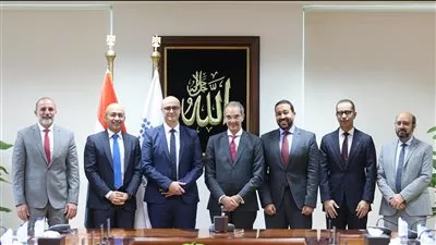 وزير الاتصالات: مضاعفة قيمة الجزاءات الموقعة على شركات المحمول المخالفة لمعايير الجودة