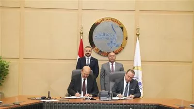 وزير النقل يشهد توقيع عقد تأسيس أول شركة لتخريد السفن بميناء دمياط 
