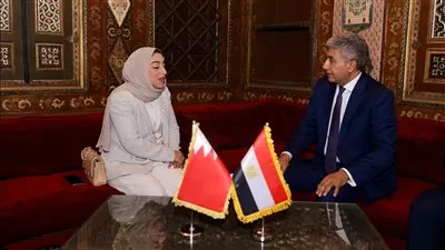 مصر والبحرين تبحثان سبل تعزيز التعاون الثنائي في مجال السياحة
