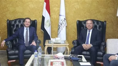 مصر وفرنسا توقعان خطة عمل مشروع الخط السادس للمترو