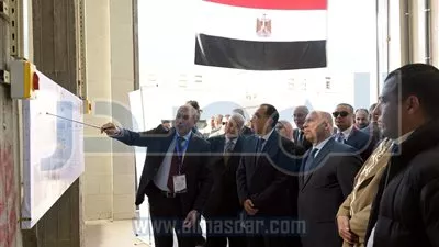 رئيس الوزراء يشهد تسليم عقود عدد من مصانع دباغة الجلود بمدينة الروبيكي