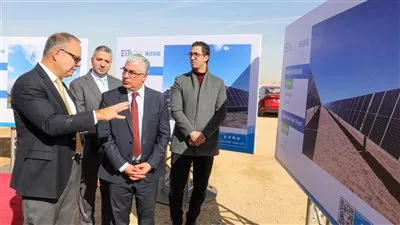 وضع حجر أساس مصنع «إيليت سولار» في السخنة باستثمارات 150 مليون دولار