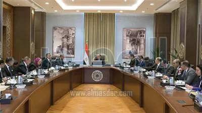 رئيس الوزراء يستعرض الفرص السياحية بالمنطقة المحيطة بهضبة الأهرام