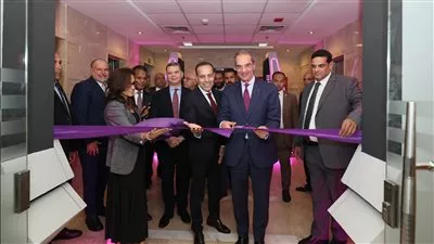 وزير الاتصالات يفتتح مركز تميز شركة «كومفولت» العالمية بالقاهرة 