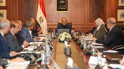 وزير قطاع الأعمال يؤكد أهمية تحديث الأصول الفندقية وتنويع البرامج والخدمات السياحية 