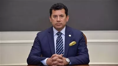 وزير الرياضة يطمئن على بعثة نادي بيراميدز فى أنجولا 