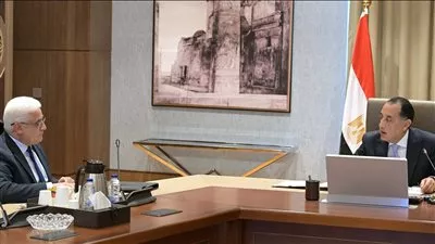 رئيس الوزراء يُتابع إجراءات تفعيل الربط الإلكتروني بين هيئة التأمين الاجتماعي والمرور