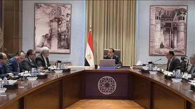 رئيس الوزراء يستعرض خطة تطوير مستشفيات «قصر العيني» 