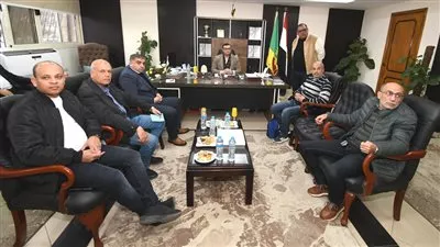 وزير الاسكان يوجه بتكثيف العمل بملف توفيق الأوضاع بالمناطق المضافة بمدينة الشروق