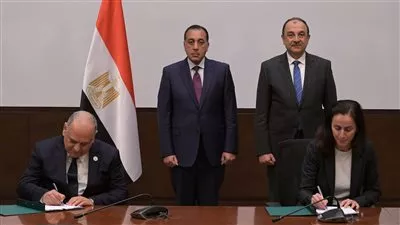 توقيع عقد إعادة تشغيل مصنع بلوكات الأنود بالتعاون مع «بريتش بتروليوم»