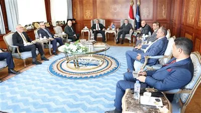 رئيس قناة السويس يبحث سبل التعاون مع شركة إعمار ليبيا القابضة