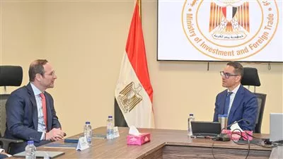 وزير الاستثمار يبحث سبل التعاون مع بنك جي بي مورجان