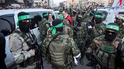 تسليم المحتجزات الإسرائيليات من أمام منزل السنوار بجنوب غزة