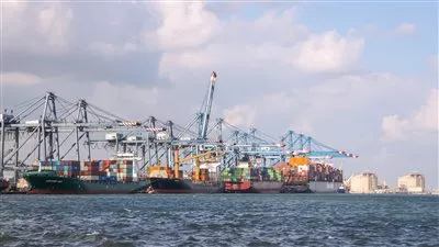 تداول 18 ألف طن و1097 شاحنة بضائع بموانئ البحر الأحمر