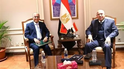 مصر والمغرب تبحثان التعاون في مجالي الصناعة والنقل