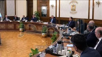 رئيس الوزراء يؤكد ضرورة تنفيذ جزء فندقي في كل مشروع سياحي ساحلي