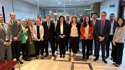 البورصة المصرية تبحث تعزيز سيولة السوق بالتعاون مع البنك الأوروبي لإعادة الإعمار