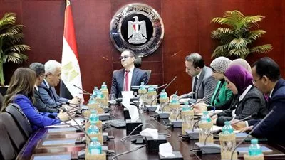 وزير الاستثمار يستعرض خطط هايدلبرج ماتيريالز للأسمنت لزيادة صادراتها من مصر