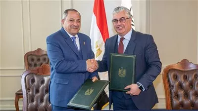 توقيع عقود إنشاء ساحة شاحنات ذكية بميناء غرب بورسعيد بـ250 مليون جنيه