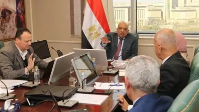 وزير الكهرباء يتابع موقف تسليم أراضي مشروعات الطاقة الجديدة والمتجددة