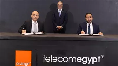 وزير الاتصالات يشهد توقيع اتفاقيات استراتيجية بين «المصرية للاتصالات» و«أورنچ مصر»