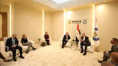 وزير البترول يبحث خطط إكسون موبيل لزيادة إنتاج الغاز بمنطقة غرب المتوسط