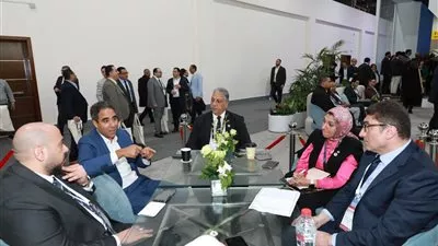 «البترول» تبحث التعاون مع «إنارة» لدعم مشروعات الطاقة المتجددة