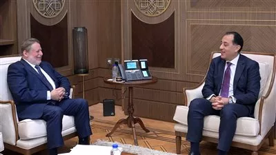 رئيس الوزراء يستعرض مع محافظ البنك المركزي موقف الاحتياطي النقدي الأجنبي