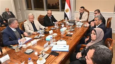 وزير الإسكان يتابع موقف مشروعات مبادرة حياة كريمة