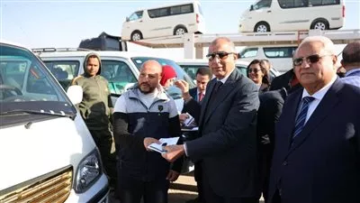 البنك الزراعي المصري يسلم 78 ميكروباص ضمن مبادرة إحلال السيارات بالمنيا