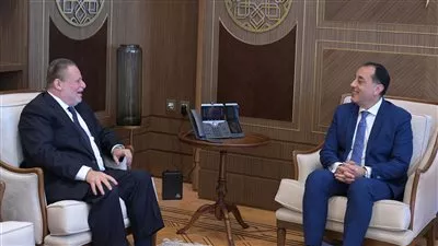 رئيس الوزراء يبحث مع محافظ البنك المركزي مُستجدات التدفقات الدولارية 