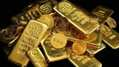 أسعار الذهب تستقر مع تراجع الدولار ومخاوف الحرب التجارية