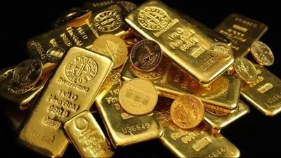 ارتفاع أسعار الذهب مع تراجع الدولار ومخاوف من تداعيات الرسوم الجمركية