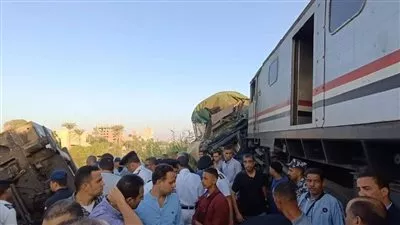 «السكك الحديدية» تكشف تفاصيل حادث اصطدام قطار مع ميني باص في الإسماعيلية