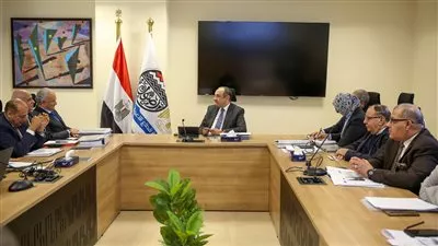 وزير قطاع الأعمال يتابع موقف تنفيذ مشروعات «القابضة للسياحة والفنادق»