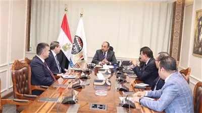 وزير قطاع الأعمال يبحث مع «KCG» التركية للمنسوجات سبل التعاون المشترك