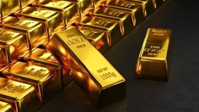 تراجع أسعار الذهب 2.3% بدعم من صعود الدولار