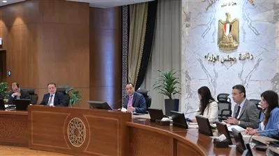 الحكومة تؤكد استمرار الحفاظ على سعر صرف مرن وزيادة مساهمة القطاع الخاص