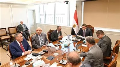 وزير الإسكان يتابع الموقف التنفيذي لمشروعات مبادرة «حياة كريمة»