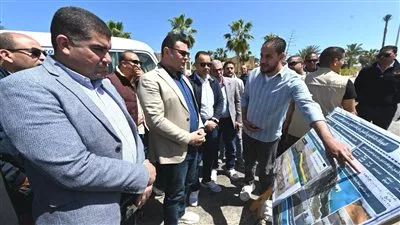وزير الإسكان يتفقد مشروعات رفع كفاءة الكباري والمسطحات الخضراء بمارينا
