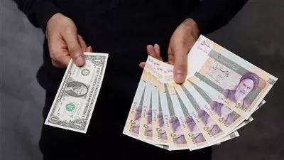 الريال الإيراني يهبط لمستوى قياسي جديد مقابل الدولار