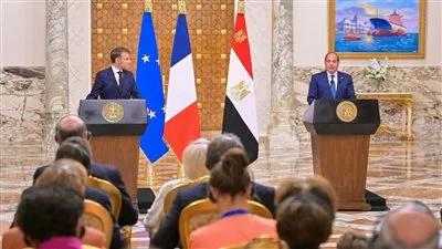 السيسي وماكرون يوقعان إعلانًا مشتركًا لترفيع العلاقات إلى مستوى الشراكة الإستراتيجية