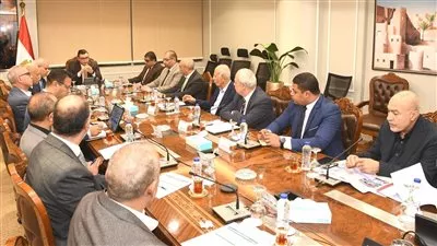 وزير الإسكان يتابع موقف تسليم وحدات «مزارين» بمدينة العلمين الجديدة 
