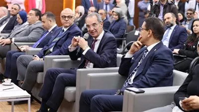 وزير الاتصالات: نستهدف تمكين الشباب من استخدام الذكاء الاصطناعى لتطوير مسارهم المهني