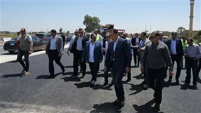 رئيس الوزراء يتفقد أعمال مشروع ازدواج طريق أسيوط - ديروط الزراعي 