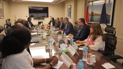 مصر وأوغندا تبحثان إمكانية تنفيذ برامج سياحية مشتركة