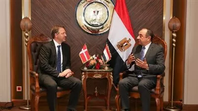 وزير قطاع الأعمال يبحث فرص الشراكة والاستثمار مع الشركات الدنماركية